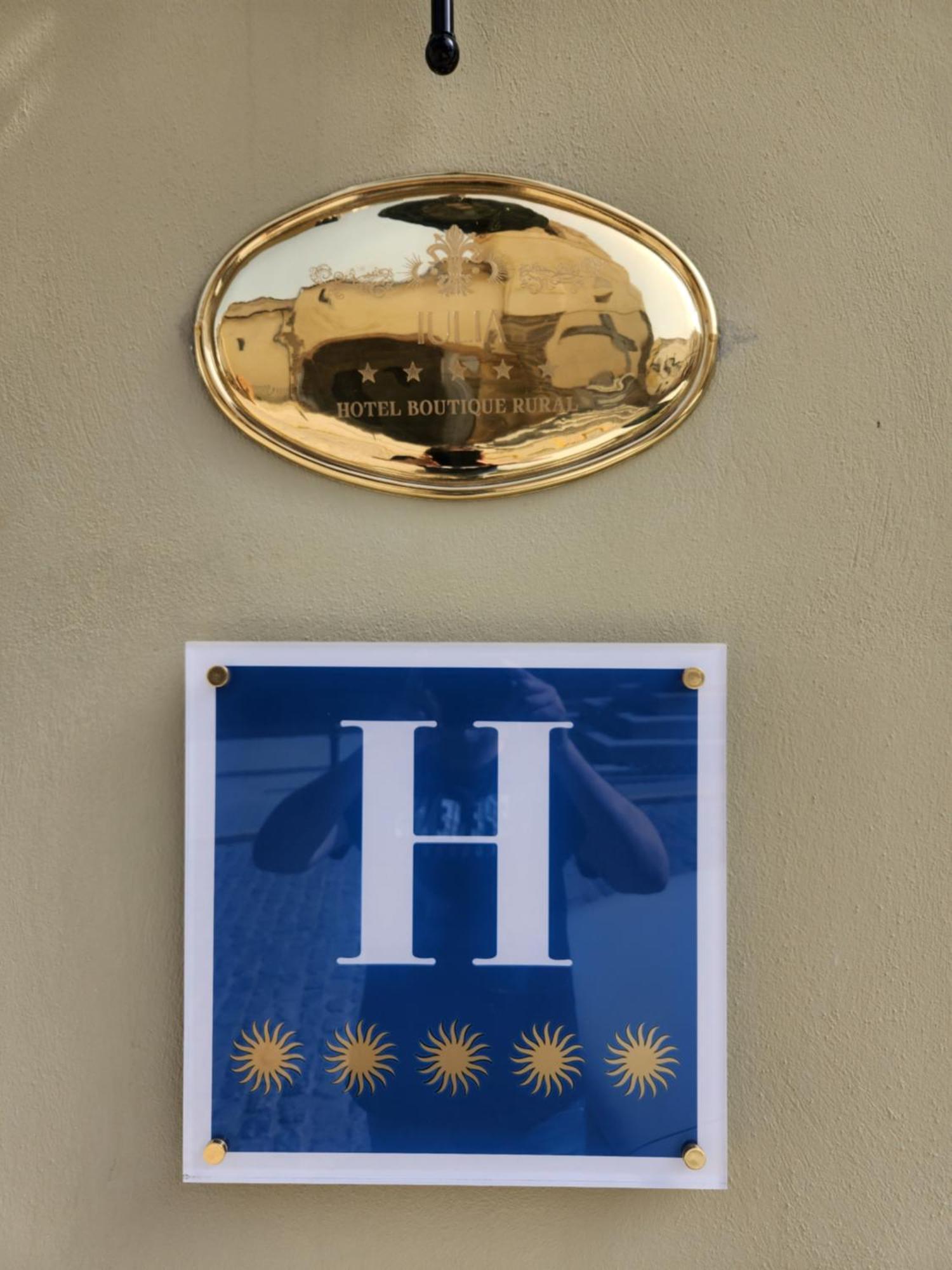 Hotel Boutique Iulia 5 Estrellas Medina de las Torres Zewnętrze zdjęcie